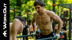 Отжимания на брусьях с акцентом на грудные мышцы