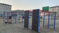 Площадка для воркаута в городе Ангарск №10329 Маленькая Современная фото