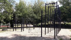 Площадка для воркаута в городе Познань №10530 Большая Современная фото