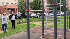 Площадка для воркаута в городе Щелково №10780 Маленькая Современная фото