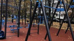 Площадка для воркаута в городе Москва №10878 Маленькая Современная фото