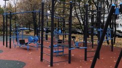 Площадка для воркаута в городе Москва №10878 Маленькая Современная фото