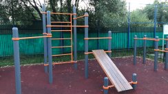 Площадка для воркаута в городе Химки №10903 Маленькая Современная фото