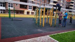 Площадка для воркаута в городе Ступино №10908 Маленькая Современная фото