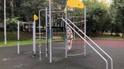 Площадка для воркаута в городе Москва №11497 Маленькая Современная фото