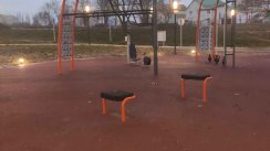 Площадка для воркаута в городе Курчатов №11644 Средняя Современная фото