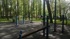 Площадка для воркаута в городе Мытищи №11823 Маленькая Современная фото