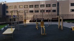 Площадка для воркаута в городе Жуковский №11877 Маленькая Современная фото