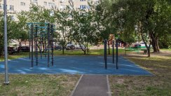 Площадка для воркаута в городе Обнинск №11962 Маленькая Современная фото