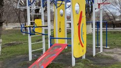 Площадка для воркаута в городе Саратов №12334 Маленькая Современная фото