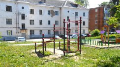 Площадка для воркаута в городе Сергиев Посад №12412 Маленькая Современная фото