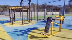 Площадка для воркаута в городе Минск №12770 Маленькая Современная фото