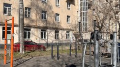 Площадка для воркаута в городе Москва №13109 Маленькая Современная фото