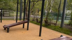 Площадка для воркаута в городе Москва №13129 Маленькая Современная фото