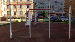 Площадка для воркаута в городе Санкт-Петербург №2483 Маленькая Современная фото