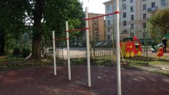 Площадка для воркаута в городе Санкт-Петербург №2483 Маленькая Современная фото