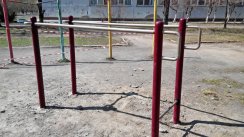 Площадка для воркаута в городе Новосибирск №2137 Маленькая Современная фото