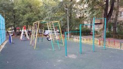 Площадка для воркаута в городе Москва №4156 Маленькая Современная фото