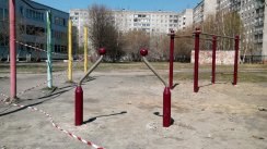 Площадка для воркаута в городе Новосибирск №2137 Маленькая Современная фото