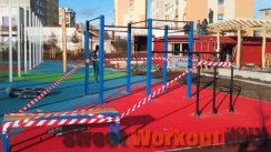 Площадка для воркаута в городе Прага №3710 Средняя Современная фото