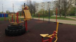 Площадка для воркаута в городе Москва №5126 Маленькая Современная фото