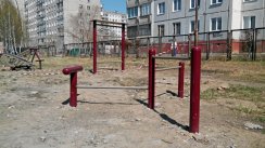 Площадка для воркаута в городе Новосибирск №2137 Маленькая Современная фото