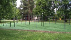 Площадка для воркаута в городе Хенефосс №3089 Средняя Современная фото