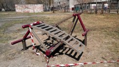 Площадка для воркаута в городе Новосибирск №2137 Маленькая Современная фото