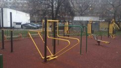 Площадка для воркаута в городе Москва №4509 Маленькая Современная фото