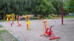 Площадка для воркаута в городе Москва №143 Маленькая Современная фото