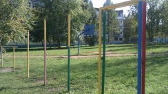 Площадка для воркаута в городе Альметьевск №1228 Маленькая Современная фото