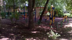 Площадка для воркаута в городе Москва №3061 Маленькая Современная фото