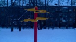 Площадка для воркаута в городе Пермь №1031 Маленькая Современная фото