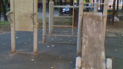 Площадка для воркаута в городе Москва №4077 Маленькая Современная фото