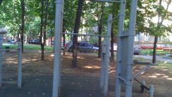 Площадка для воркаута в городе Москва №4077 Маленькая Современная фото