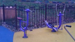 Площадка для воркаута в городе Москва №4572 Маленькая Современная фото