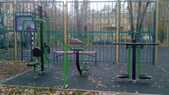 Площадка для воркаута в городе Москва №4573 Маленькая Современная фото