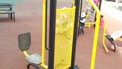 Площадка для воркаута в городе Москва №2096 Маленькая Современная фото