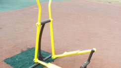 Площадка для воркаута в городе Москва №2096 Маленькая Современная фото