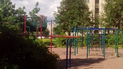 Площадка для воркаута в городе Санкт-Петербург №2234 Маленькая Современная фото