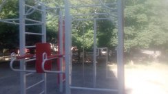 Площадка для воркаута в городе Николаев №2231 Маленькая Современная фото