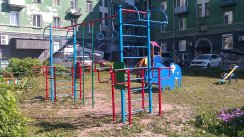 Площадка для воркаута в городе Новосибирск №2438 Маленькая Современная фото