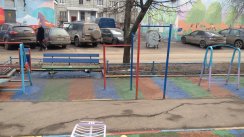 Площадка для воркаута в городе Москва №2061 Маленькая Современная фото