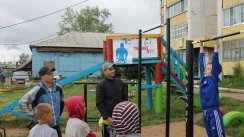 Площадка для воркаута в городе Заозёрный №4938 Маленькая Современная фото