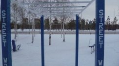 Площадка для воркаута в городе Астана №2000 Средняя Современная фото