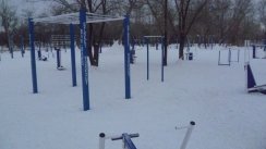 Площадка для воркаута в городе Астана №2000 Средняя Современная фото