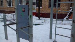 Площадка для воркаута в городе Москва №4766 Маленькая Современная фото