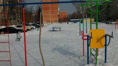 Площадка для воркаута в городе Искитим №4857 Маленькая Современная фото