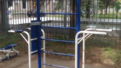 Площадка для воркаута в городе Казань №5461 Маленькая Современная фото