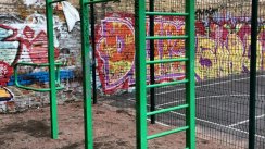 Площадка для воркаута в городе Санкт-Петербург №2325 Маленькая Современная фото